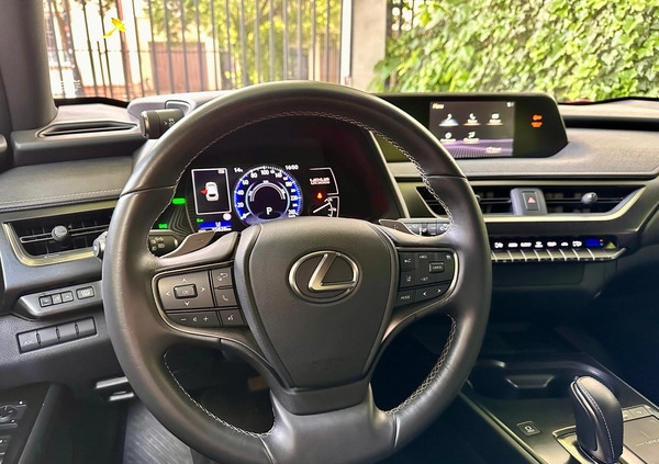 Lexus UX cena 134900 przebieg: 26000, rok produkcji 2021 z Kamieńsk małe 277